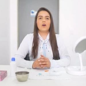 No vídeo de hoje, Cinthia Chaves, do Setor de Lentes de Contato do CEO traz dicas importantes sobre como colocar e retirar lentes de contato gelatinosas.   Fique de olho nas orientações e cuide bem da sua visão!   Garanta que a adaptação seja realizada de forma tranquila e esclarecedora. 👁️👓  * CEO - Centro de Excelência em Oftalmologia 📲 (37) 3237-4600 📲 (37) 3237-4602 📲 (37) 3237-4605 . #Ceo #CeoOftalmologia #Oftalmologia #parademinas #parademinasmg #saudeocular #dicas #lentesdecontato